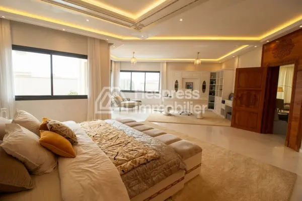 Sumptuous restored villa 500m from the beach