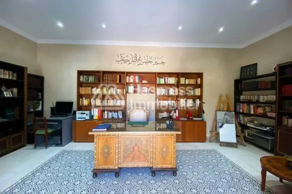 حصريًا: رياض فاخر للبيع بالقرب من أغادير