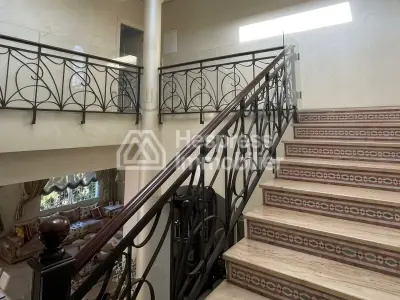 فيلا للبيع في ماندرونا