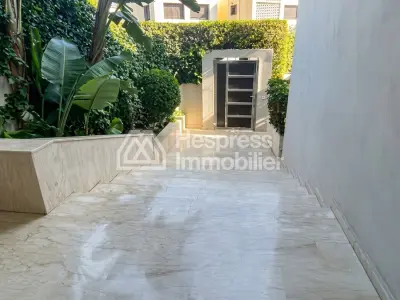 فيلا للبيع في ماندرونا