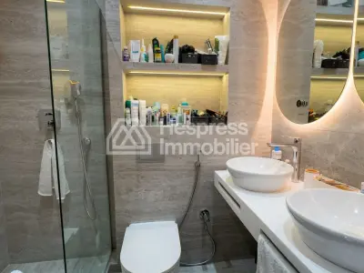 شقة للبيع في بلاتو البطحاء. ثلاث غرف واسعة