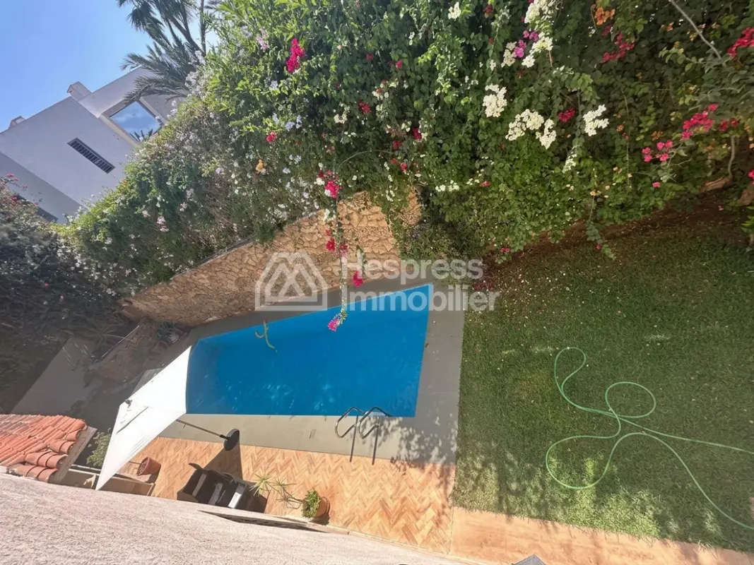 Luxury house for sale in Californie . 4 beautiful bedrooms