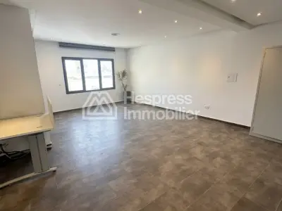Offices for sale in CIL Hay Salam, near Yaacoub Almanssour. Area of ​​101 m²