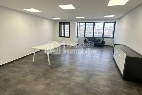 Offices for sale in CIL Hay Salam, near Yaacoub Almanssour. Area of ​​101 m²