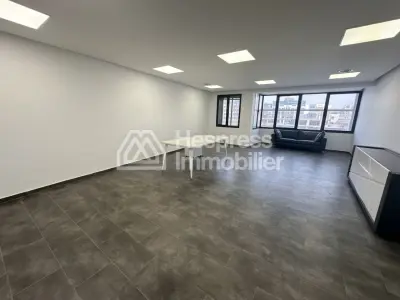 Offices for sale in CIL Hay Salam, near Yaacoub Almanssour. Area of ​​101 m²