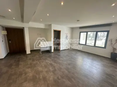 Offices for sale in CIL Hay Salam, near Yaacoub Almanssour. Area of ​​101 m²