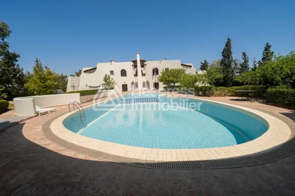 Luxury house for sale in Victoria . 11,600 m² plot. Terrace and garden