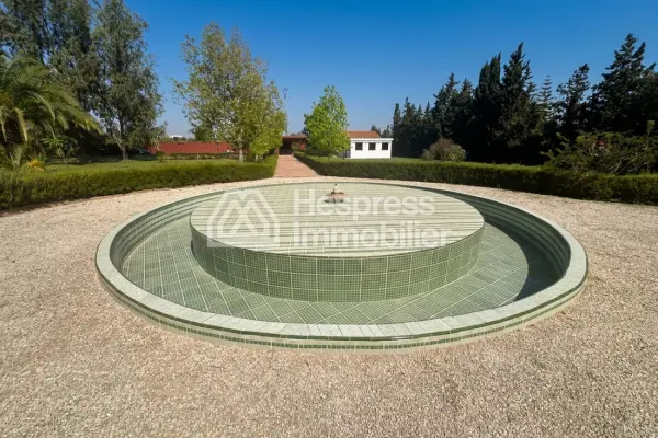 Luxury house for sale in Victoria . 11,600 m² plot. Terrace and garden