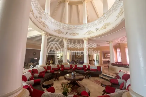Luxury house for sale in Victoria . 11,600 m² plot. Terrace and garden