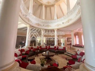 Luxury house for sale in Victoria . 11,600 m² plot. Terrace and garden
