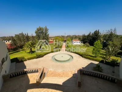 Luxury house for sale in Victoria . 11,600 m² plot. Terrace and garden