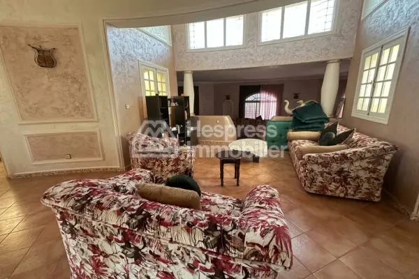 Luxury house for sale in Victoria . 11,600 m² plot. Terrace and garden