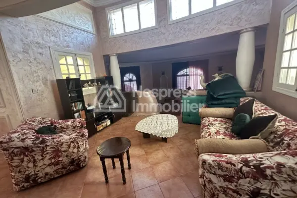Luxury house for sale in Victoria . 11,600 m² plot. Terrace and garden