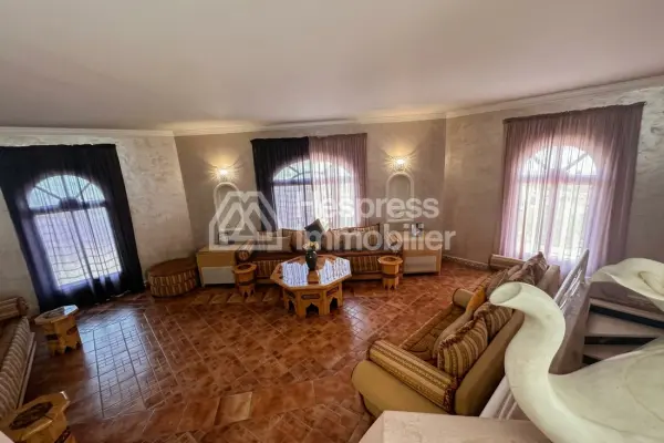 Luxury house for sale in Victoria . 11,600 m² plot. Terrace and garden