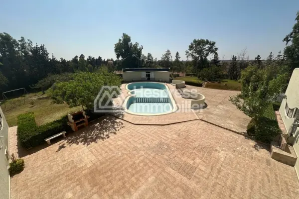 Luxury house for sale in Victoria . 11,600 m² plot. Terrace and garden