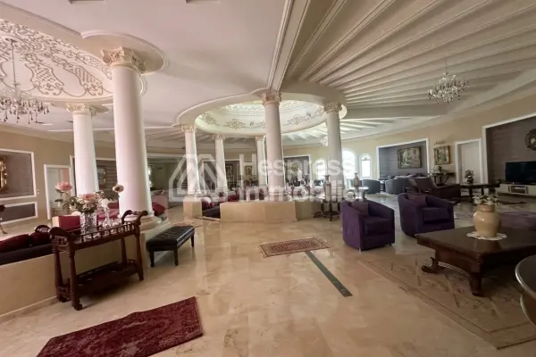 Luxury house for sale in Victoria . 11,600 m² plot. Terrace and garden
