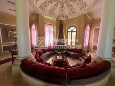 Luxury house for sale in Victoria . 11,600 m² plot. Terrace and garden
