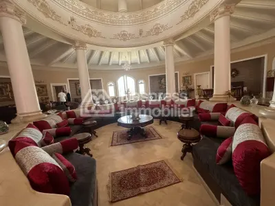 Luxury house for sale in Victoria . 11,600 m² plot. Terrace and garden