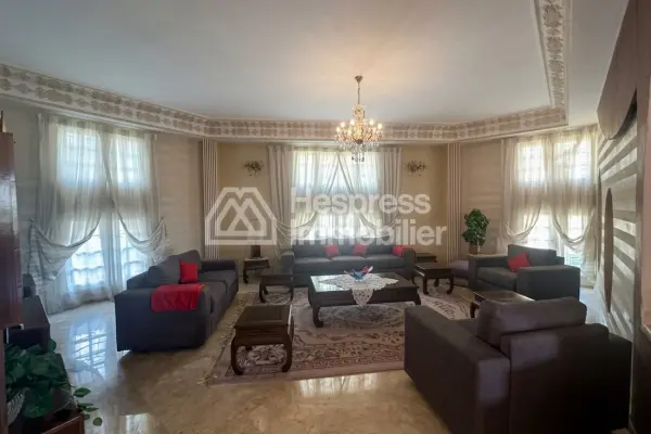 Luxury house for sale in Victoria . 11,600 m² plot. Terrace and garden