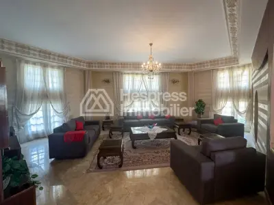 Luxury house for sale in Victoria . 11,600 m² plot. Terrace and garden