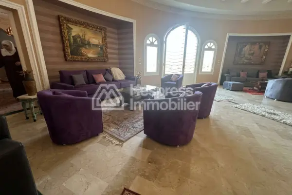 Luxury house for sale in Victoria . 11,600 m² plot. Terrace and garden