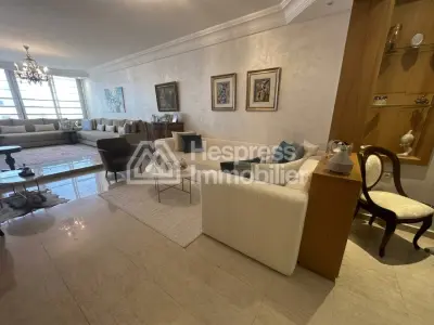 Apartment for sale in Racine . 3 rooms. Concierge service, air conditioning