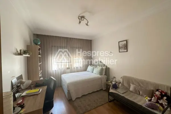 Apartment for sale in Racine . 3 rooms. Concierge service, air conditioning