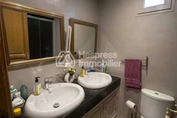 Apartment for sale in Racine . 3 rooms. Concierge service, air conditioning