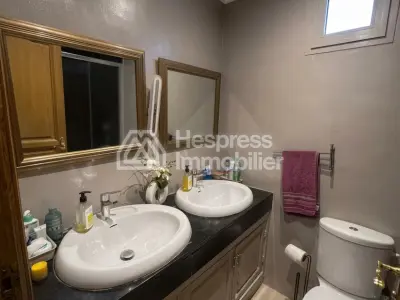 Apartment for sale in Racine . 3 rooms. Concierge service, air conditioning