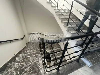 فيلا رائعة للبيع في فلوريدا. مساحتها 400 متر مربع. خدمة الاستقبال متوفرة، ونظام تكييف هواء.