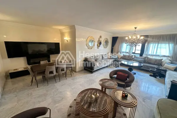 Apartment for sale in the Golden Triangle. 3 bedrooms. Security door, traditional Moroccan living room