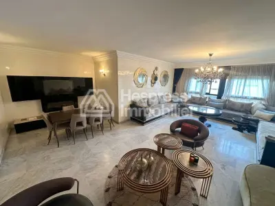 Apartment for sale in the Golden Triangle. 3 bedrooms. Security door, traditional Moroccan living room