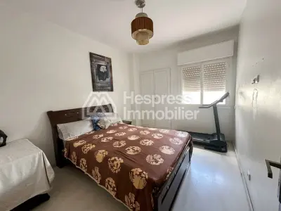 Apartment for sale in the Golden Triangle. 3 bedrooms. Security door, traditional Moroccan living room