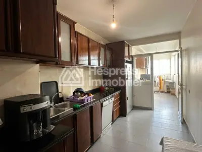 Apartment for sale in the Golden Triangle. 3 bedrooms. Security door, traditional Moroccan living room