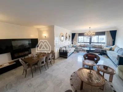 Apartment for sale in the Golden Triangle. 3 bedrooms. Security door, traditional Moroccan living room
