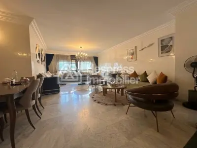 Apartment for sale in the Golden Triangle. 3 bedrooms. Security door, traditional Moroccan living room