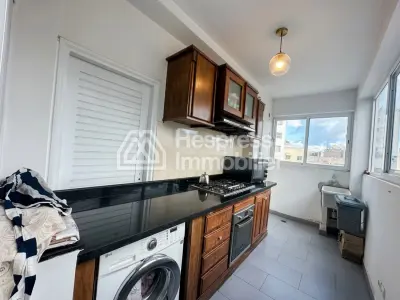 Apartment for sale in the Golden Triangle. 3 bedrooms. Security door, traditional Moroccan living room