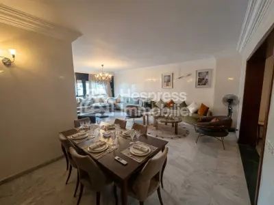 Apartment for sale in the Golden Triangle. 3 bedrooms. Security door, traditional Moroccan living room
