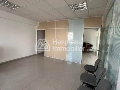 Bureaux en location à Maârif Extension. Surface de 74 m²