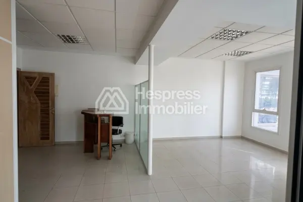 Bureaux en location à Maârif Extension. Surface de 74 m²