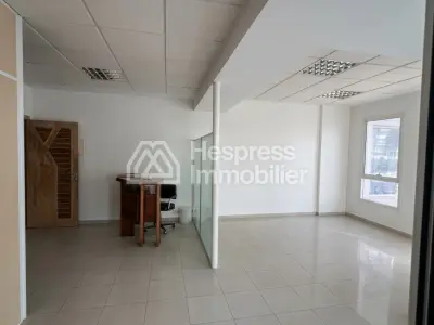 Bureaux en location à Maârif Extension. Surface de 74 m²