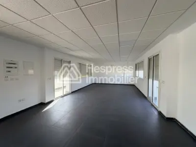 Beaux bureaux à louer à Beauséjour. Surface de 85 m²