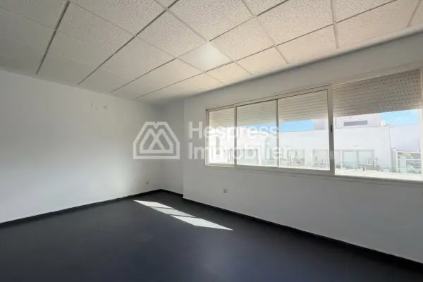 Beaux bureaux à louer à Beauséjour. Surface de 85 m²
