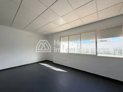 Beaux bureaux à louer à Beauséjour. Surface de 85 m²