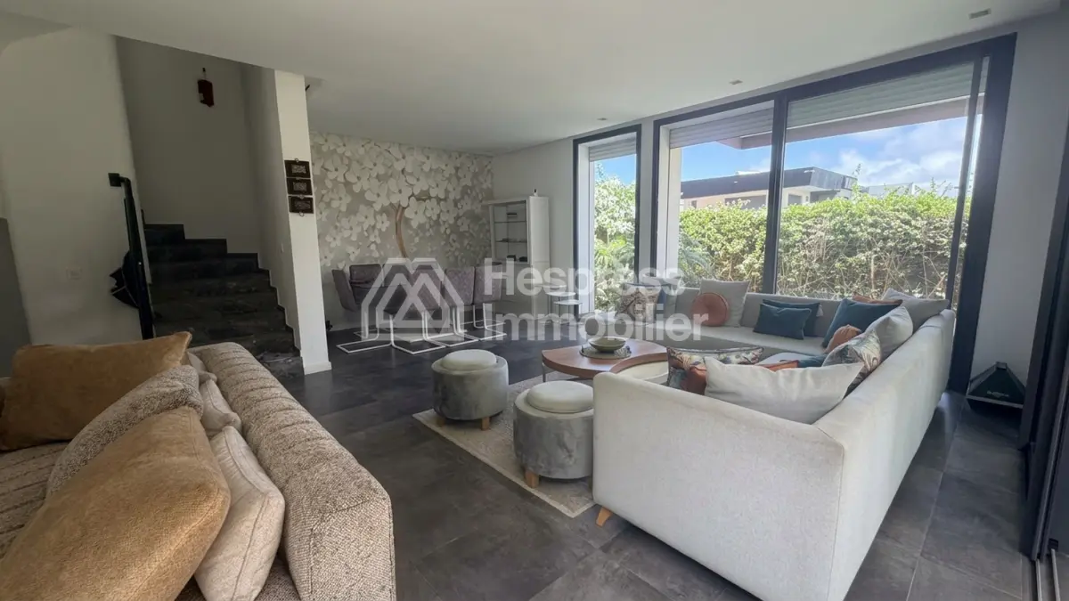 Luxurious villa for rent in Dar Bouazza . 4 beautiful bedrooms. Furnished.