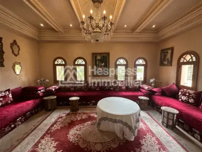 فيلا للبيع في منطقة عين الذئاب Extension. مساحتها الإجمالية 589 مترًا مربعًا، وتضم مسبحًا.