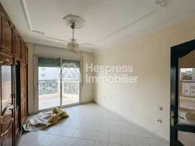 شقة للبيع في ملي إدريس 1er. ثلاث غرف نوم مريحة