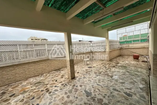 شقة رائعة للبيع في مرس السلطان . 4 غرف نوم، 306 متر مربع