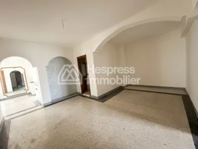 شقة رائعة للبيع في مرس السلطان . 4 غرف نوم، 306 متر مربع