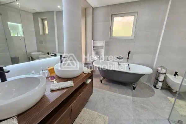 Stunning house for sale in Ville verte . 4 large rooms. Air conditioning and swimming pool